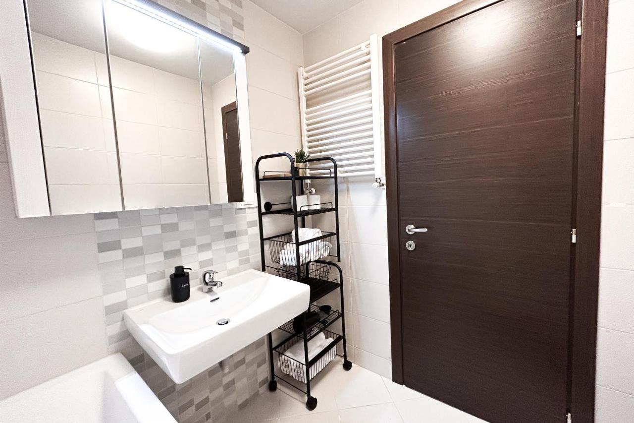 Downtown C22 Apartment Bucharest Exterior photo